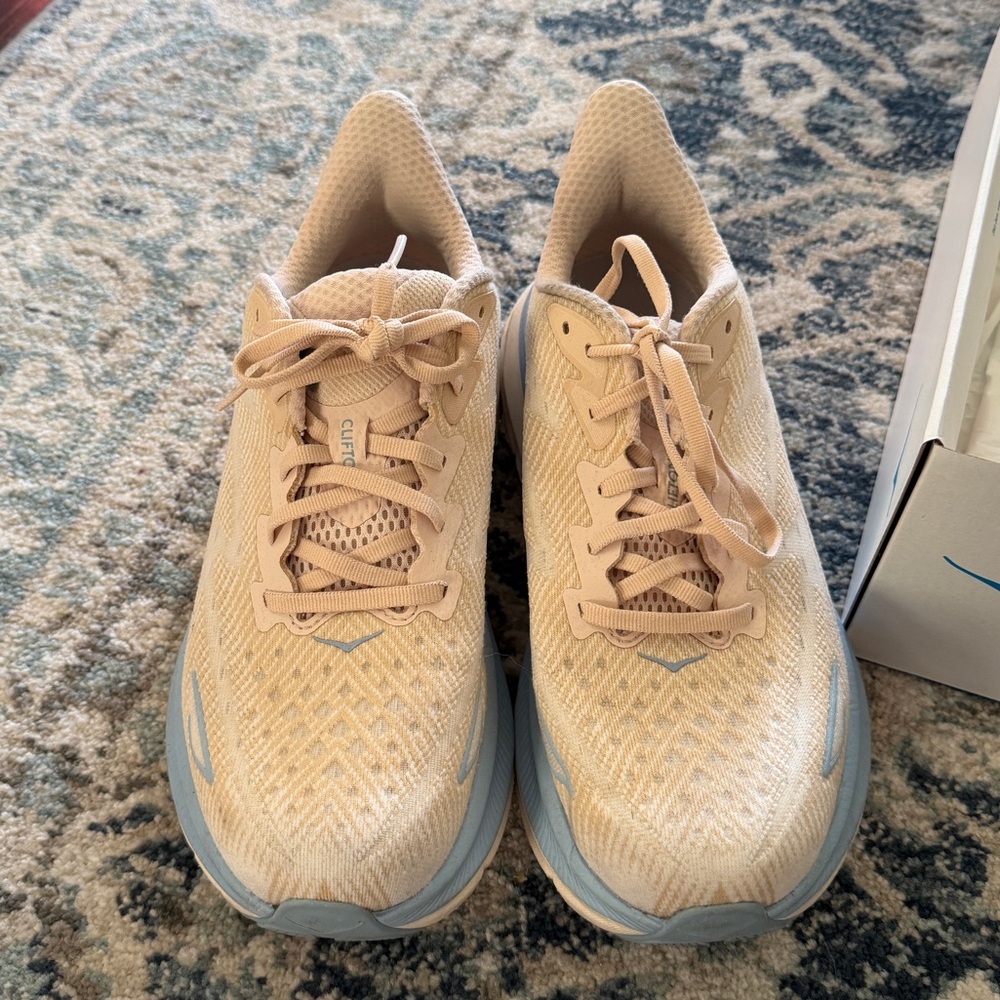 Hoka Clifton 9